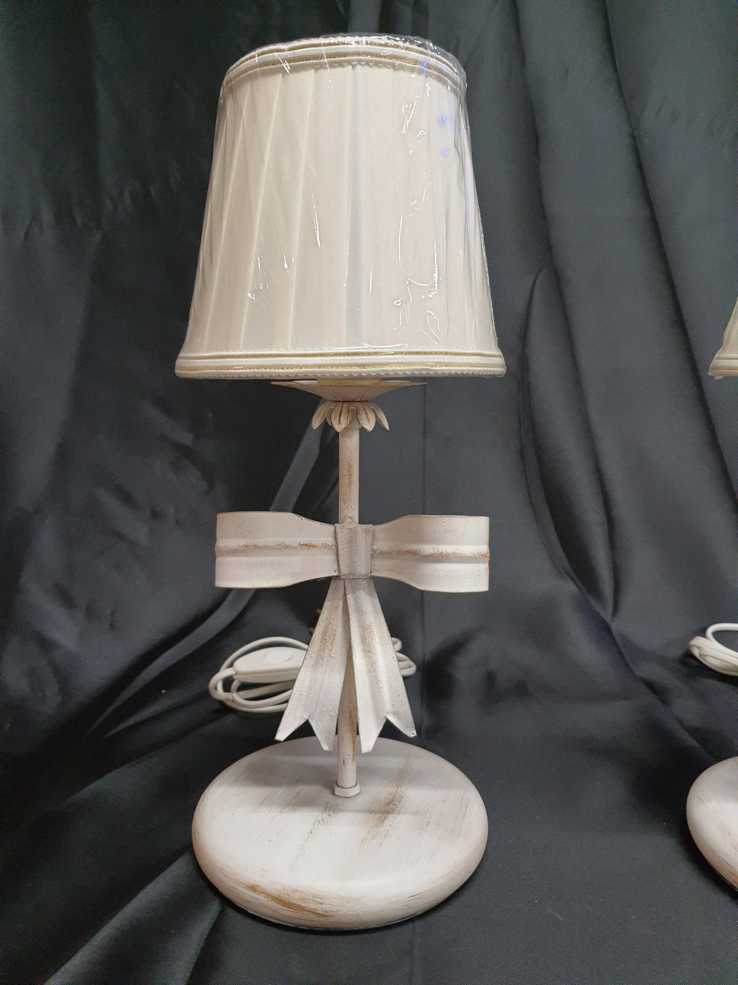 Coppia Lampade da tavolo fiocco lumetti shabby in ferro battuto camera da letto
