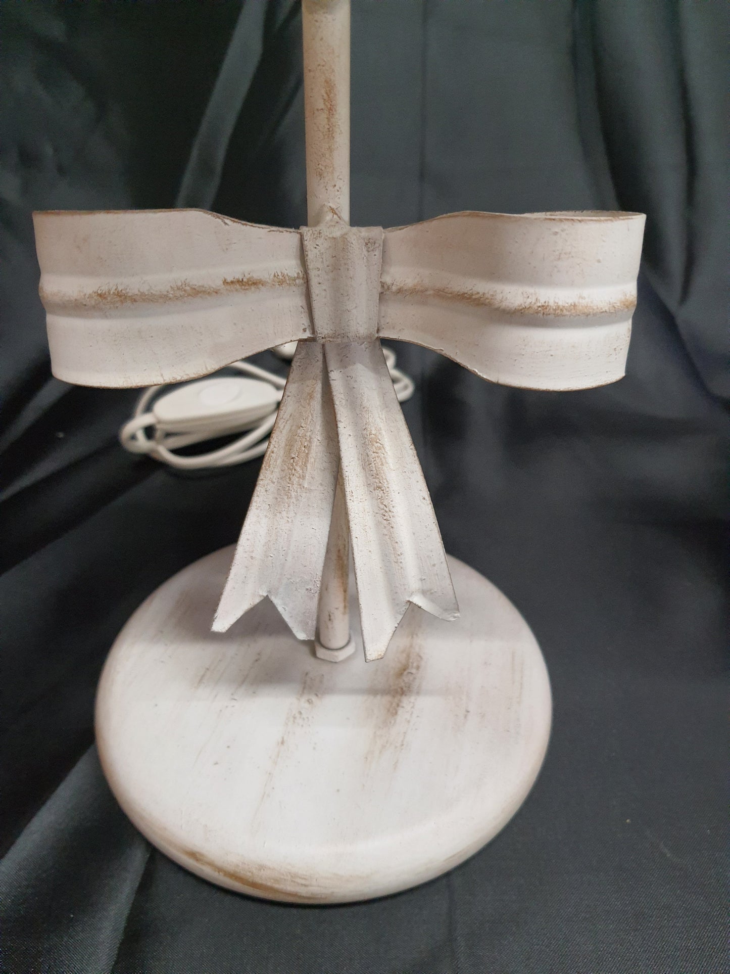 Coppia Lampade da tavolo fiocco lumetti shabby in ferro battuto camera da letto