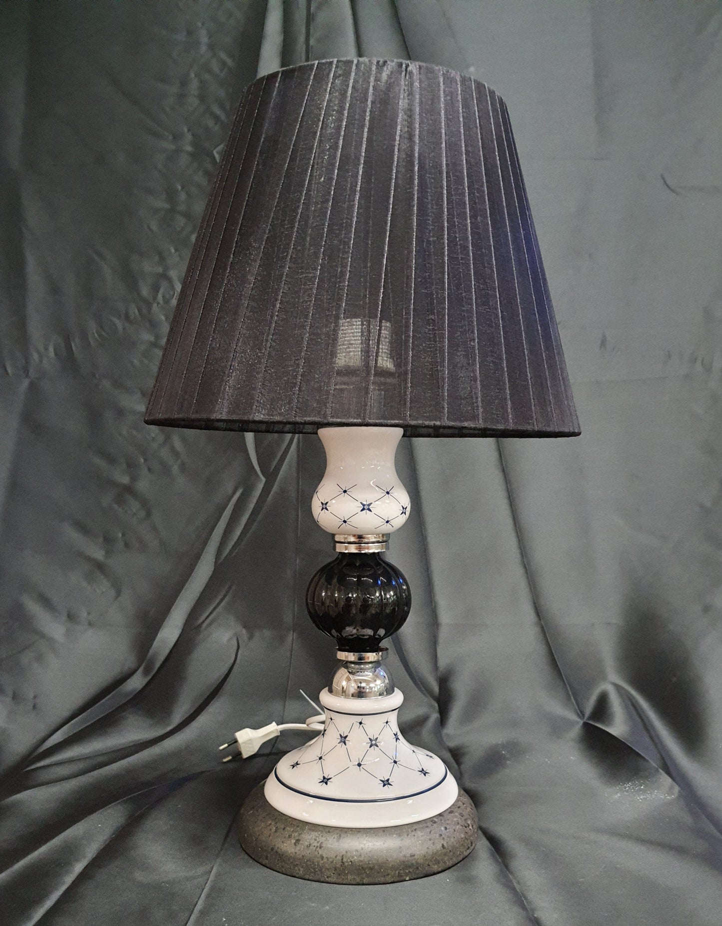 Lampada da tavolo in ceramica con base in pietra lavica lume da comodino