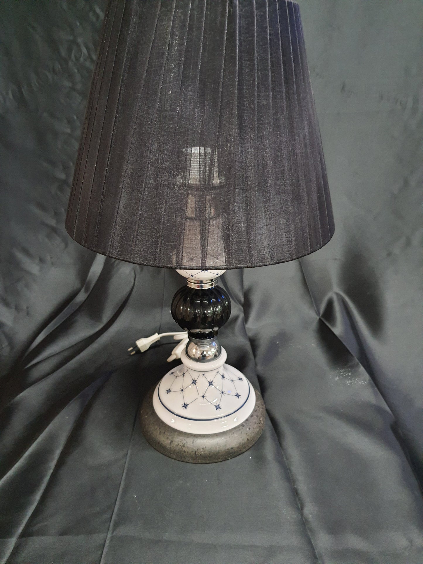 Lampada da tavolo in ceramica con base in pietra lavica lume da comodino