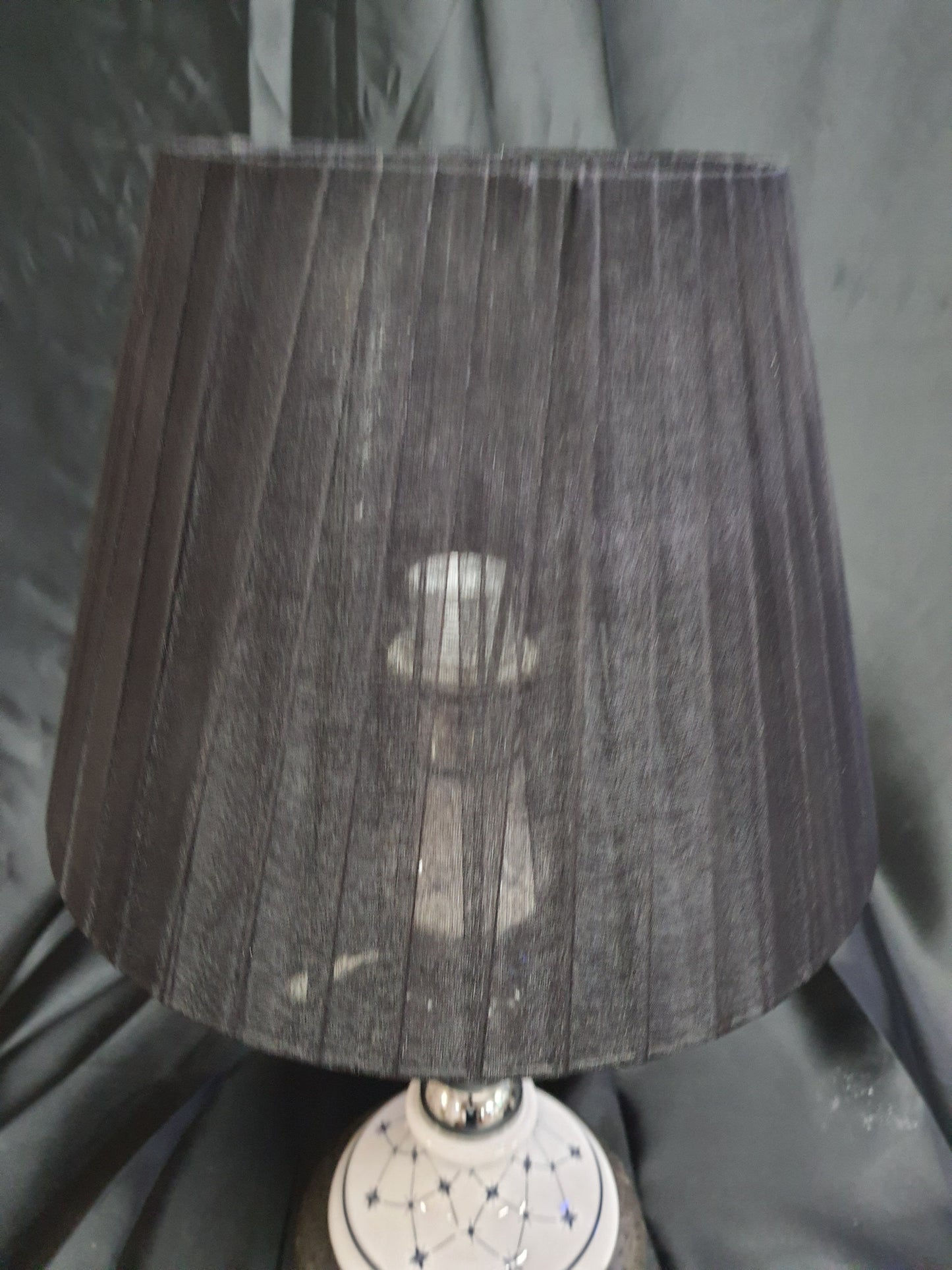 Lampada da tavolo in ceramica con base in pietra lavica lume da comodino