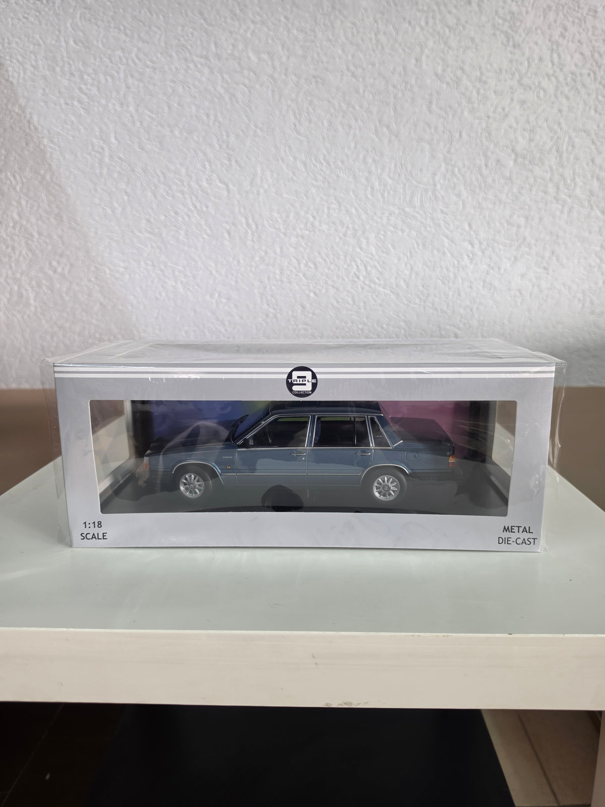 modellino auto 1/18 Volvo 760 Turbo 1985 blu modellini diecast triple9
