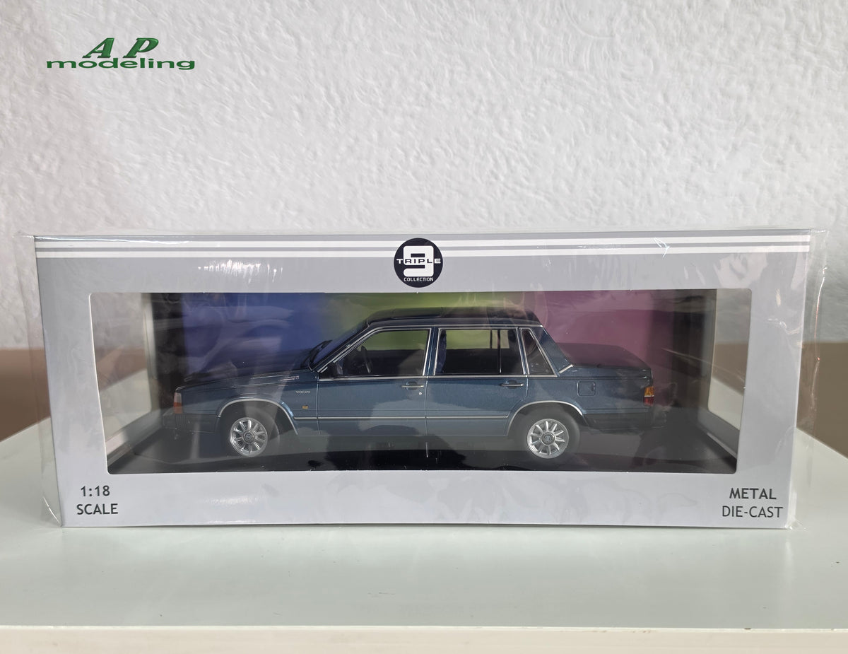 modellino auto 1/18 Volvo 760 Turbo 1985 blu modellini diecast triple9