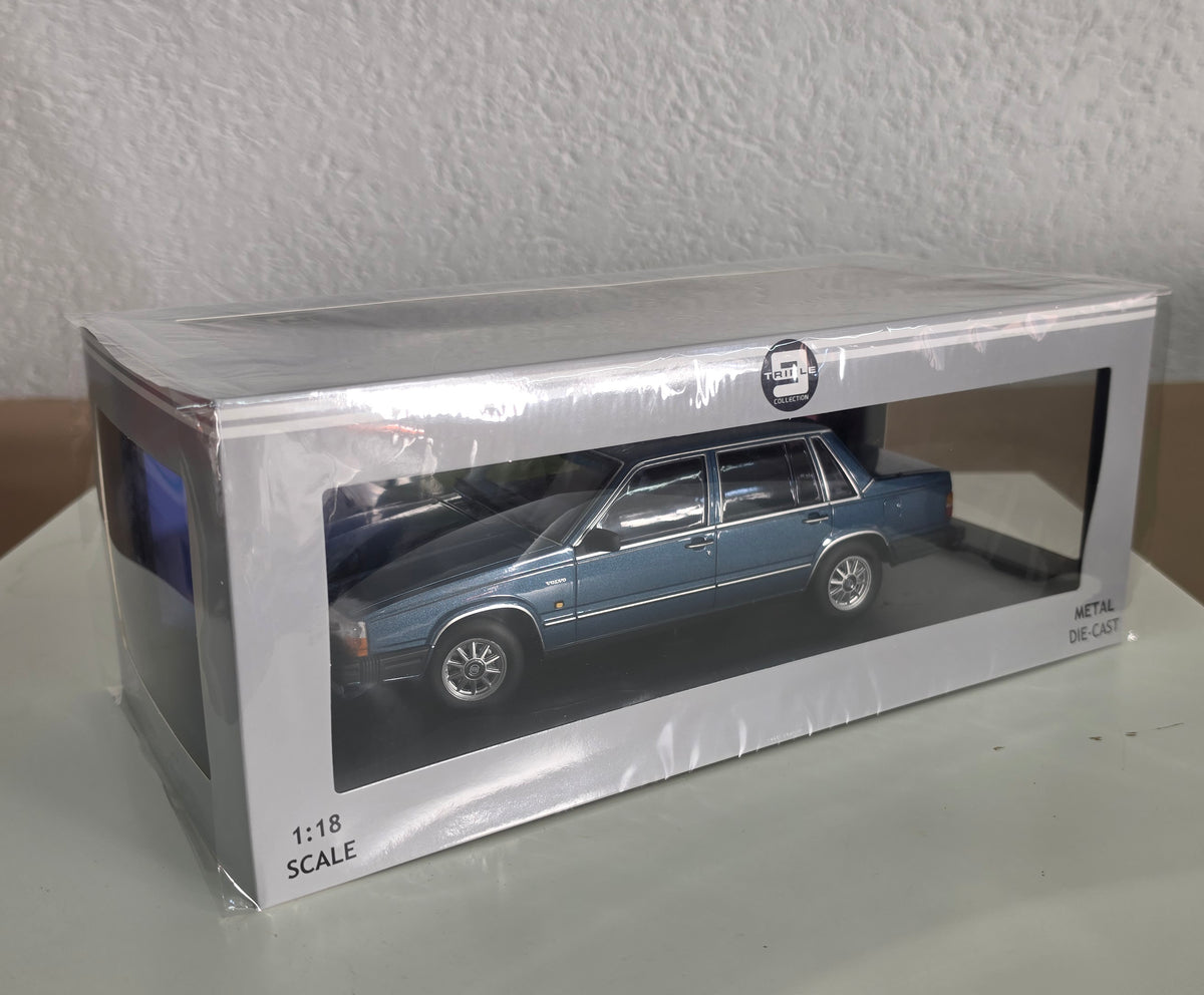 modellino auto 1/18 Volvo 760 Turbo 1985 blu modellini diecast triple9