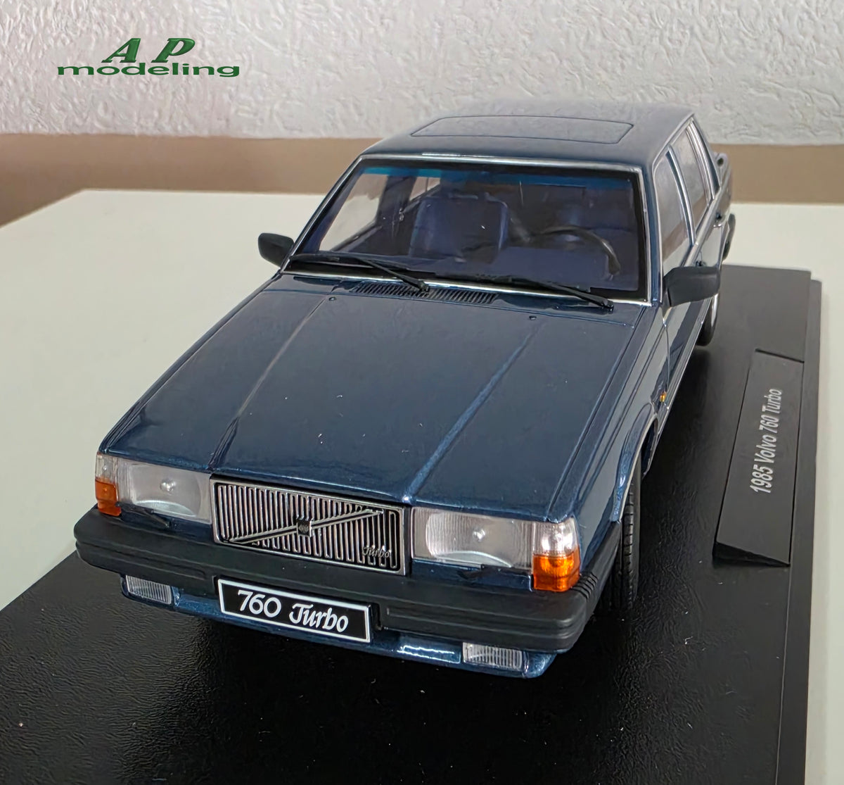 modellino auto 1/18 Volvo 760 Turbo 1985 blu modellini diecast triple9