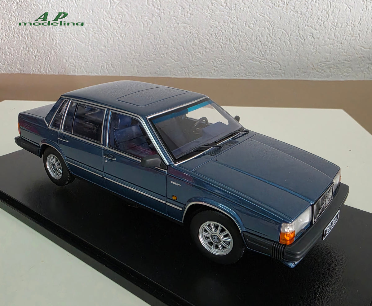 modellino auto 1/18 Volvo 760 Turbo 1985 blu modellini diecast triple9
