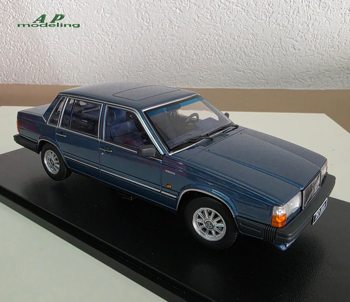 modellino auto 1/18 Volvo 760 Turbo 1985 blu modellini diecast triple9