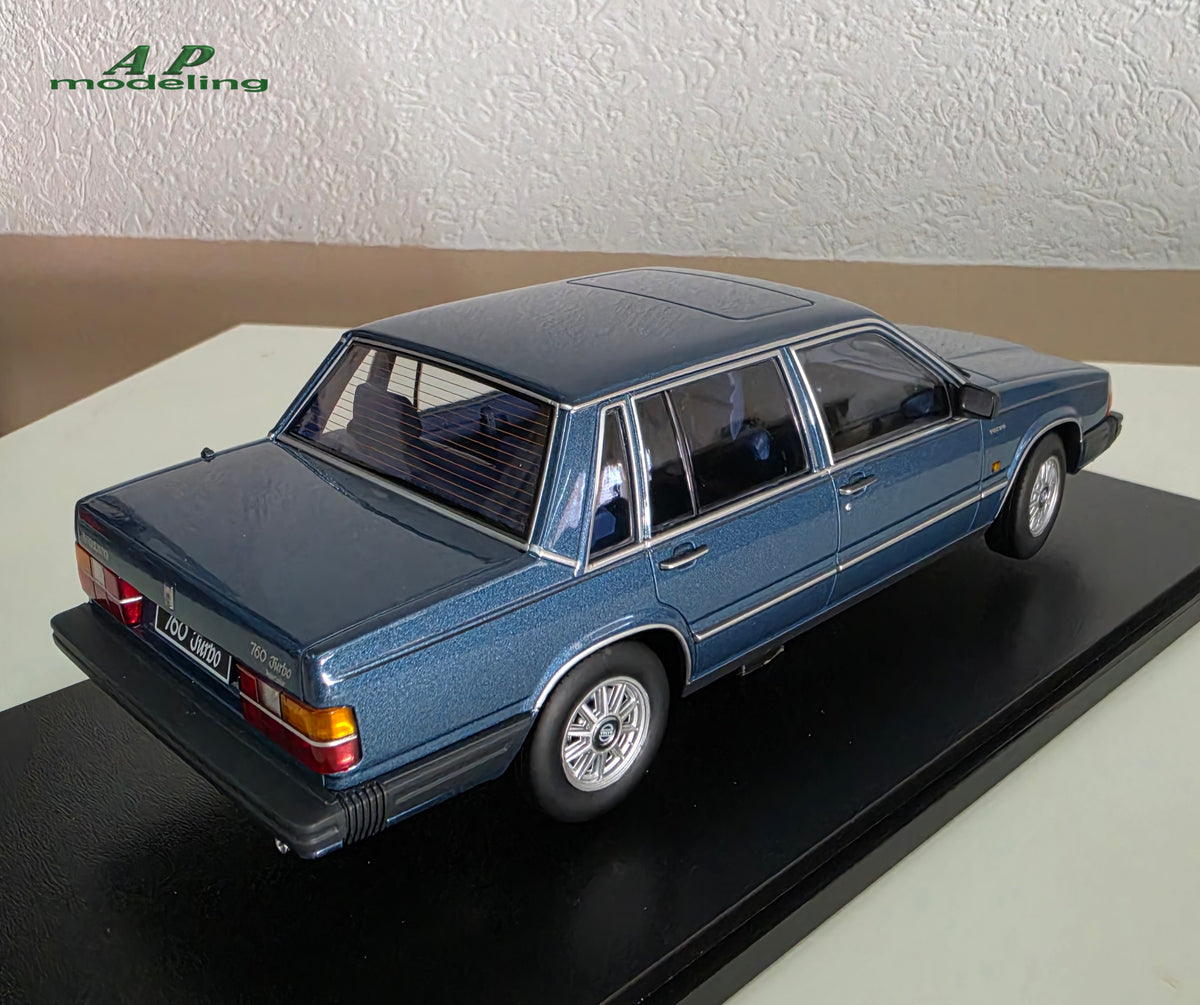 modellino auto 1/18 Volvo 760 Turbo 1985 blu modellini diecast triple9