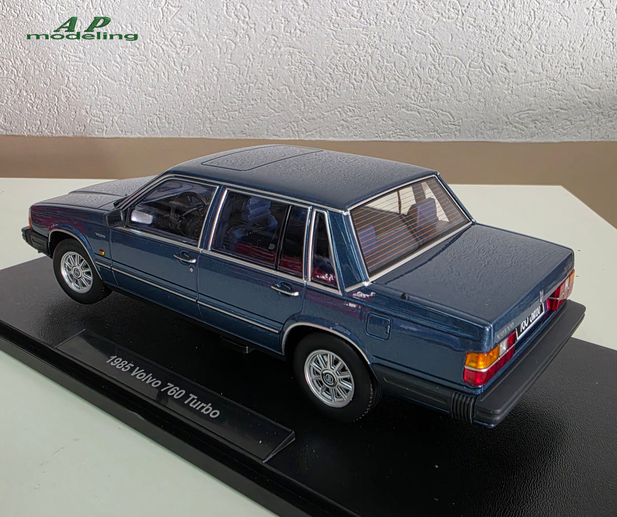 modellino auto 1/18 Volvo 760 Turbo 1985 blu modellini diecast triple9