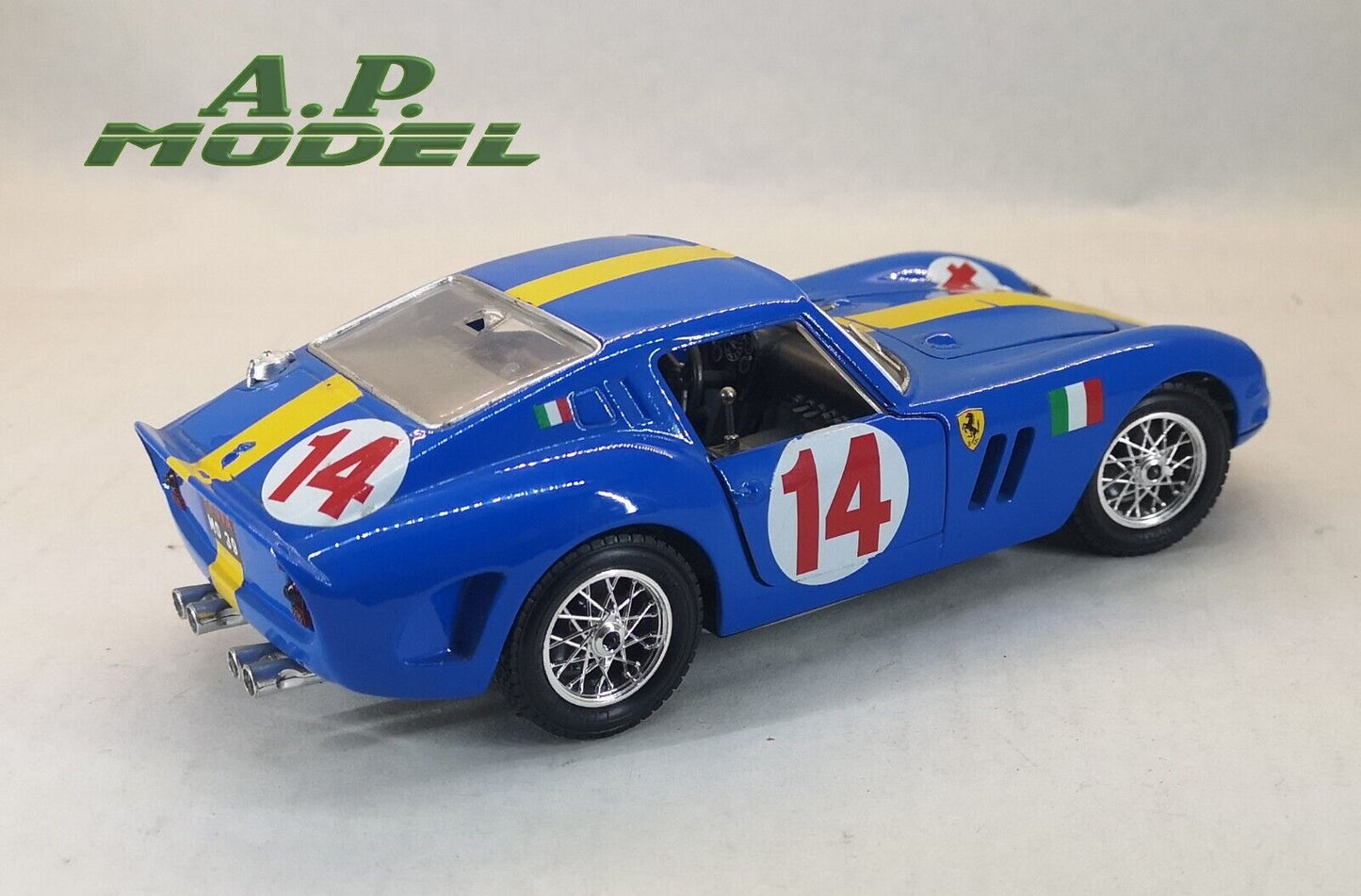 modellino auto 1:24 ferrari 250 gto del 1962 della burago macchinine collezione