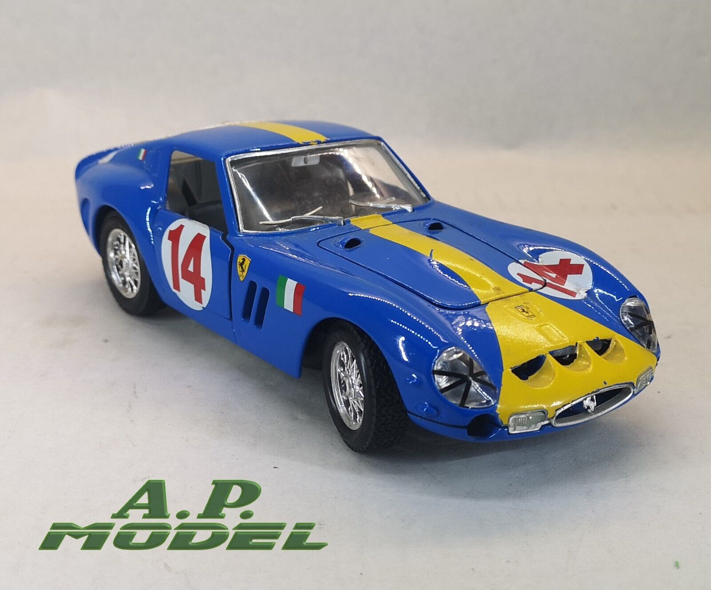 modellino auto 1:24 ferrari 250 gto del 1962 della burago macchinine collezione