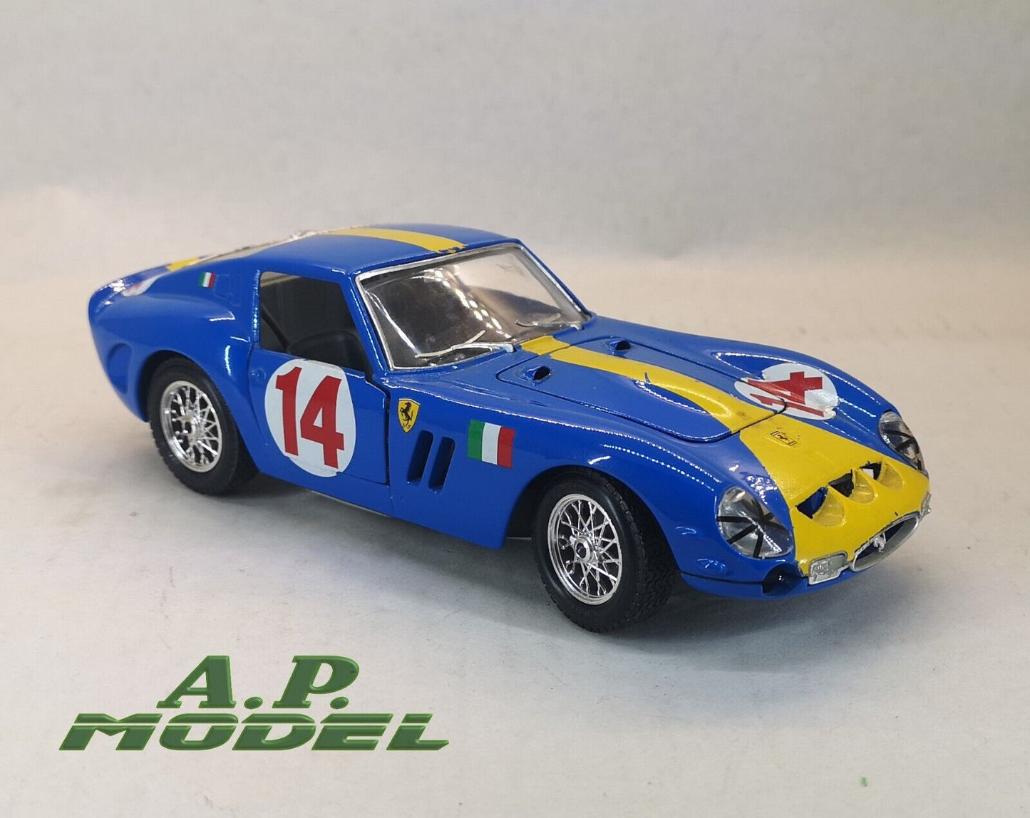 modellino auto 1:24 ferrari 250 gto del 1962 della burago macchinine collezione