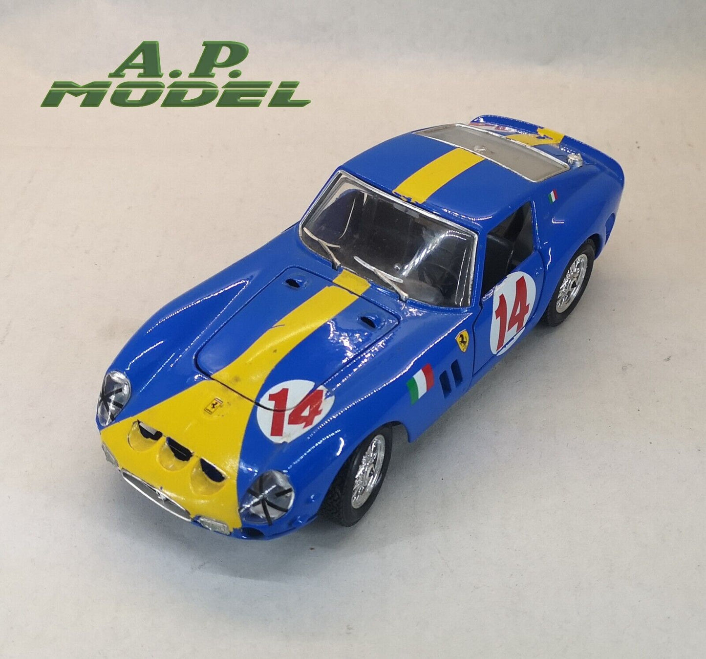 modellino auto 1:24 ferrari 250 gto del 1962 della burago macchinine collezione