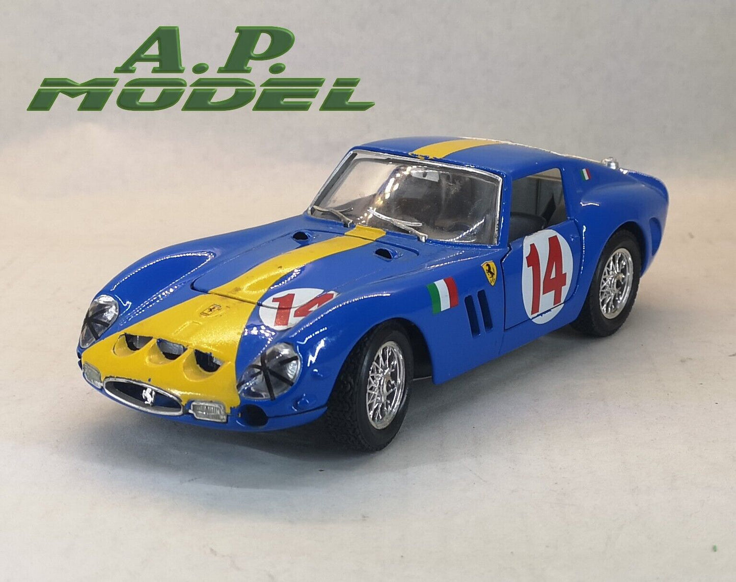 modellino auto 1:24 ferrari 250 gto del 1962 della burago macchinine collezione