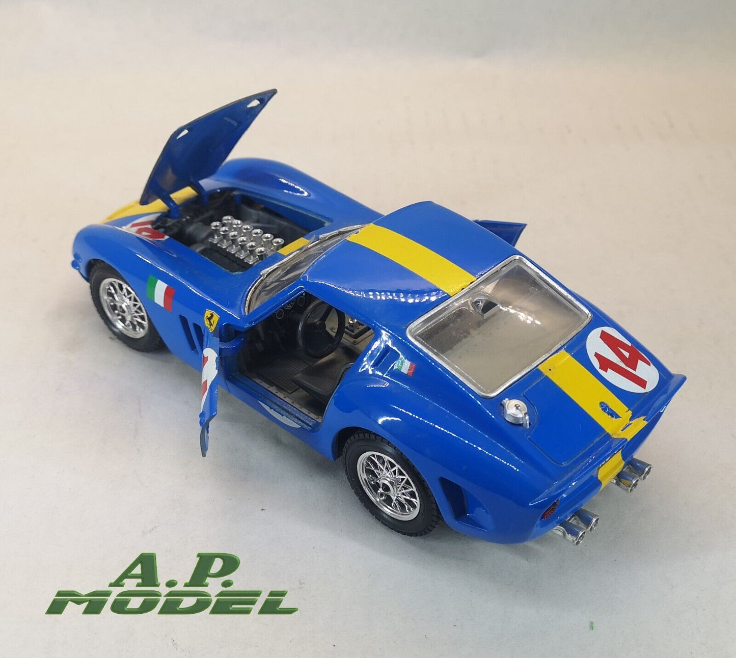 modellino auto 1:24 ferrari 250 gto del 1962 della burago macchinine collezione