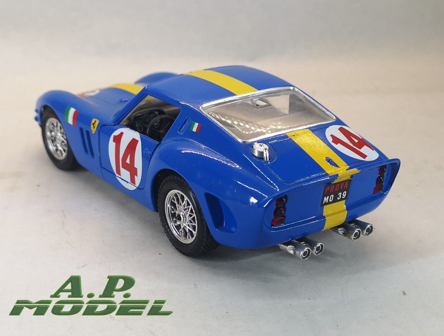 modellino auto 1:24 ferrari 250 gto del 1962 della burago macchinine collezione