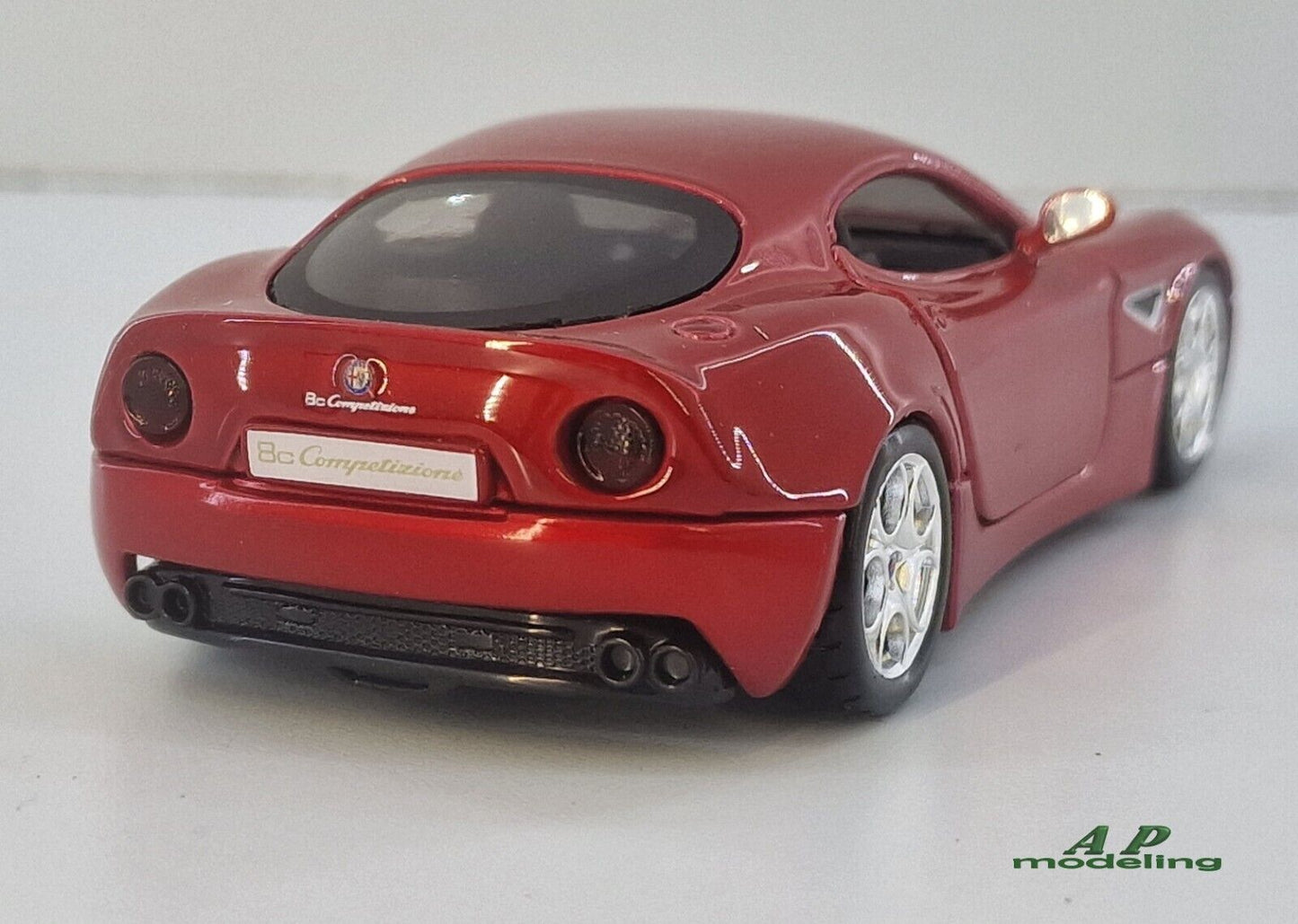 modellino auto scala 1/32 alfa romeo 8C competizione da collezione burago