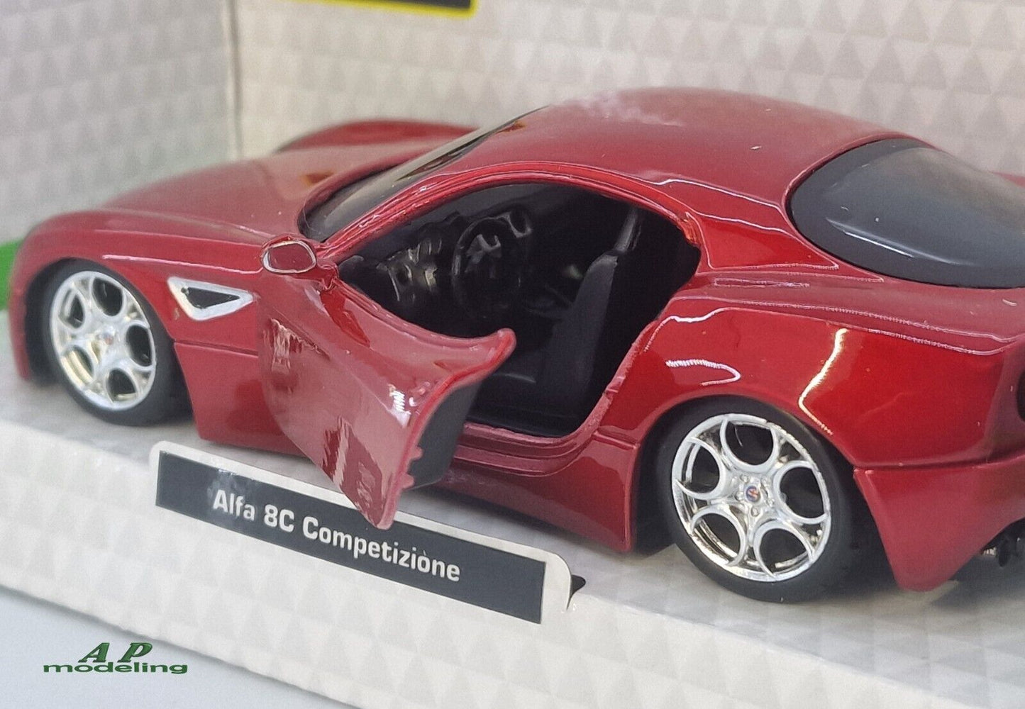 modellino auto scala 1/32 alfa romeo 8C competizione da collezione burago