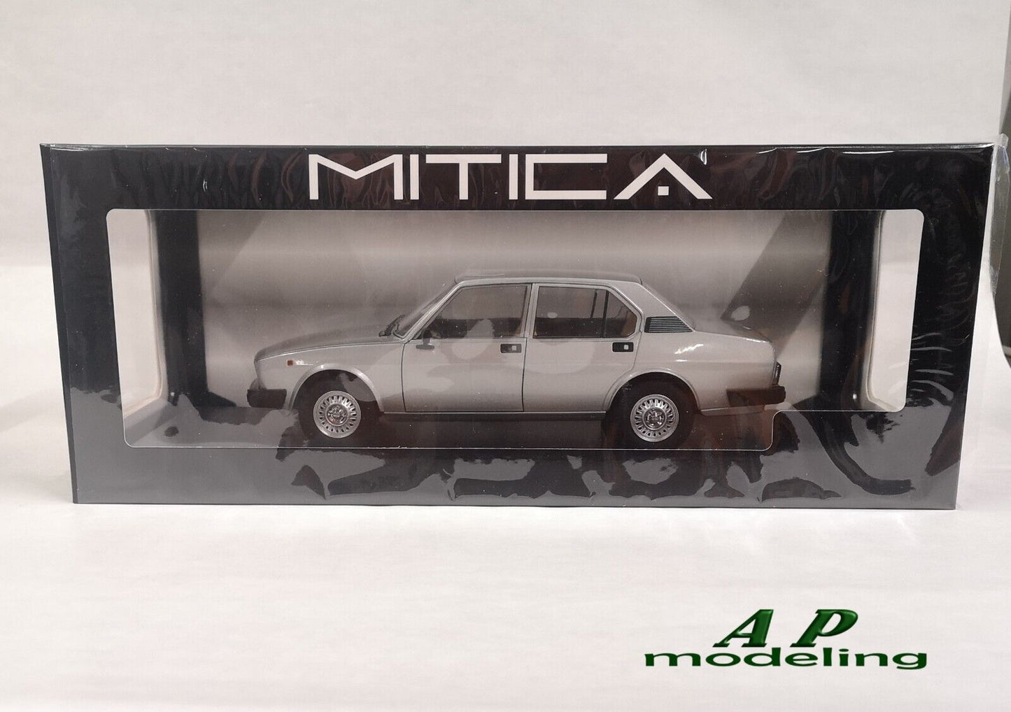 modellino auto 1:18 alfa romeo alfetta berlina 2000 del 1978 modellini die cast