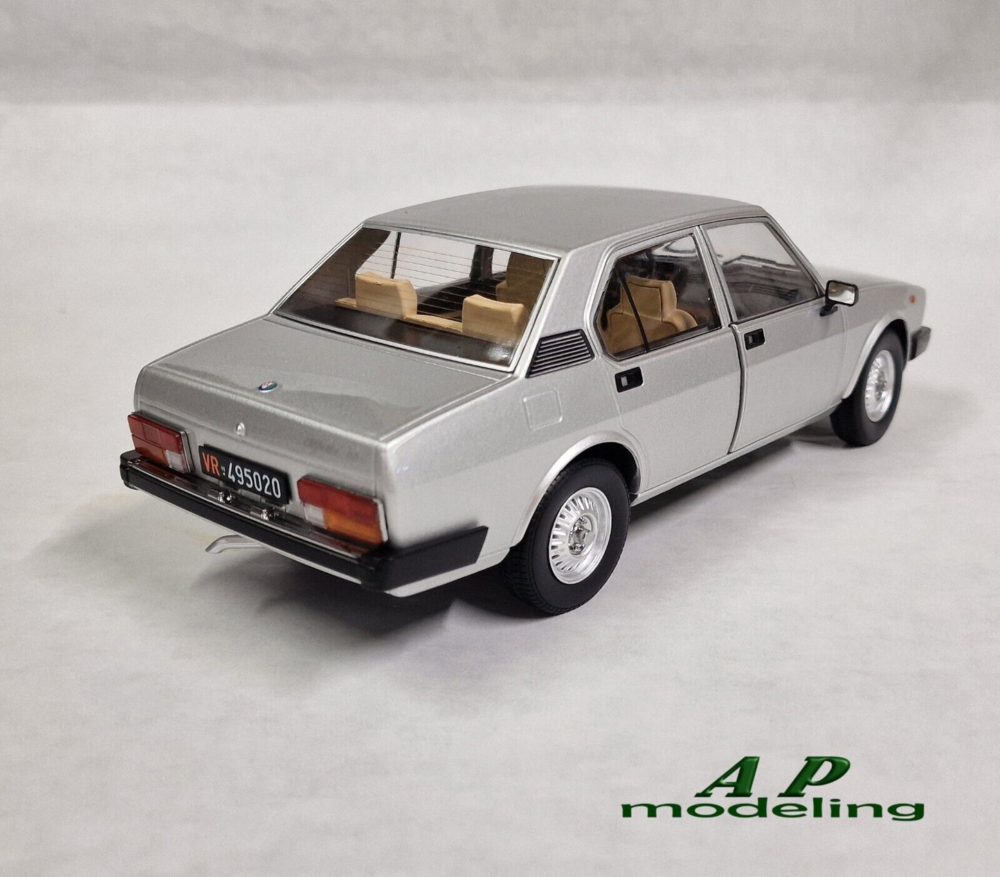 modellino auto 1:18 alfa romeo alfetta berlina 2000 del 1978 modellini die cast