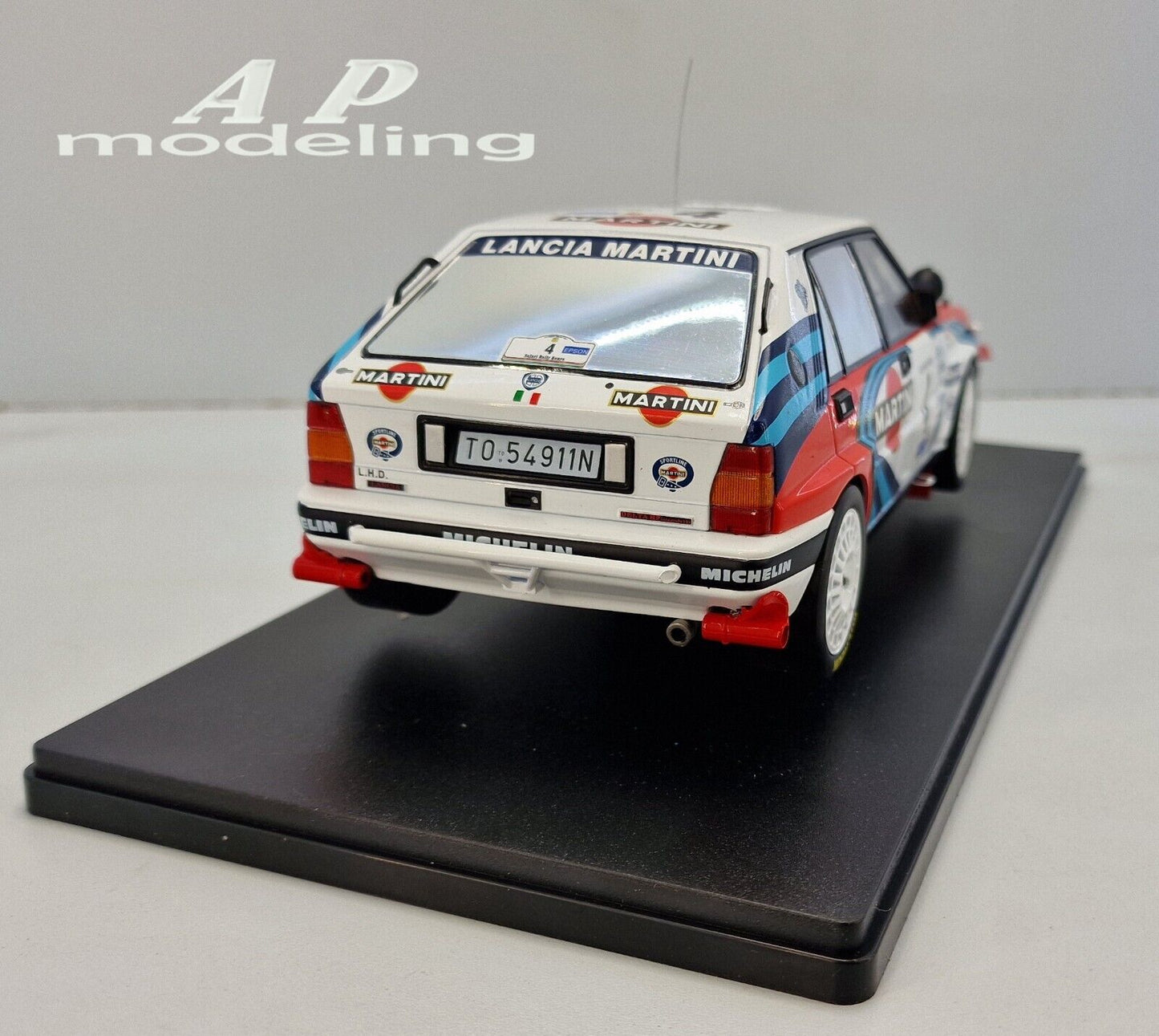 modellino auto scala 1/18 lancia delta integrale 16v martini safari rally 1990