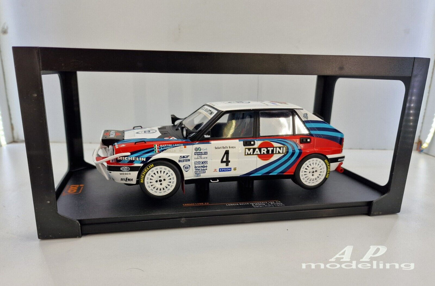 modellino auto scala 1/18 lancia delta integrale 16v martini safari rally 1990