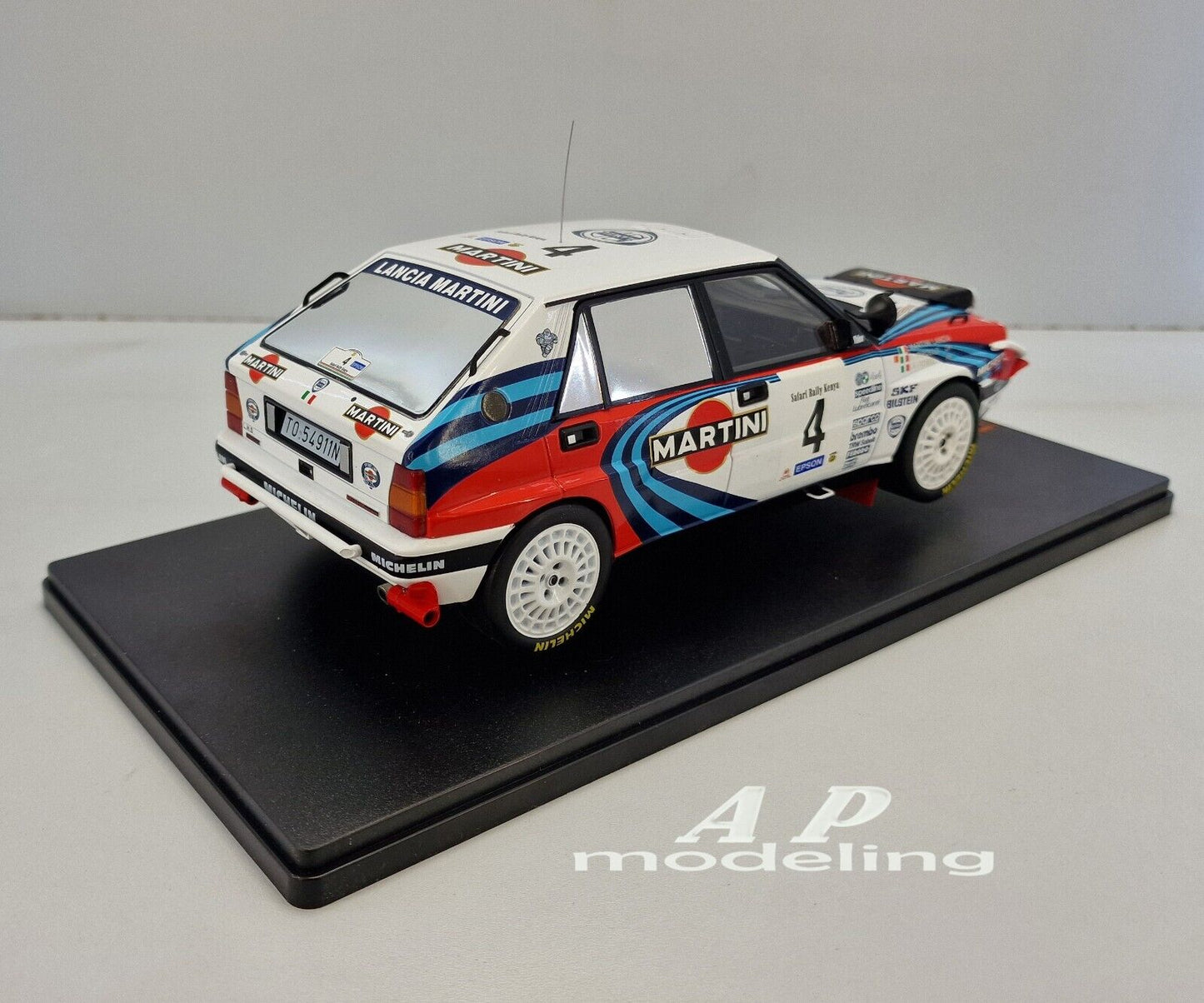 modellino auto scala 1/18 lancia delta integrale 16v martini safari rally 1990