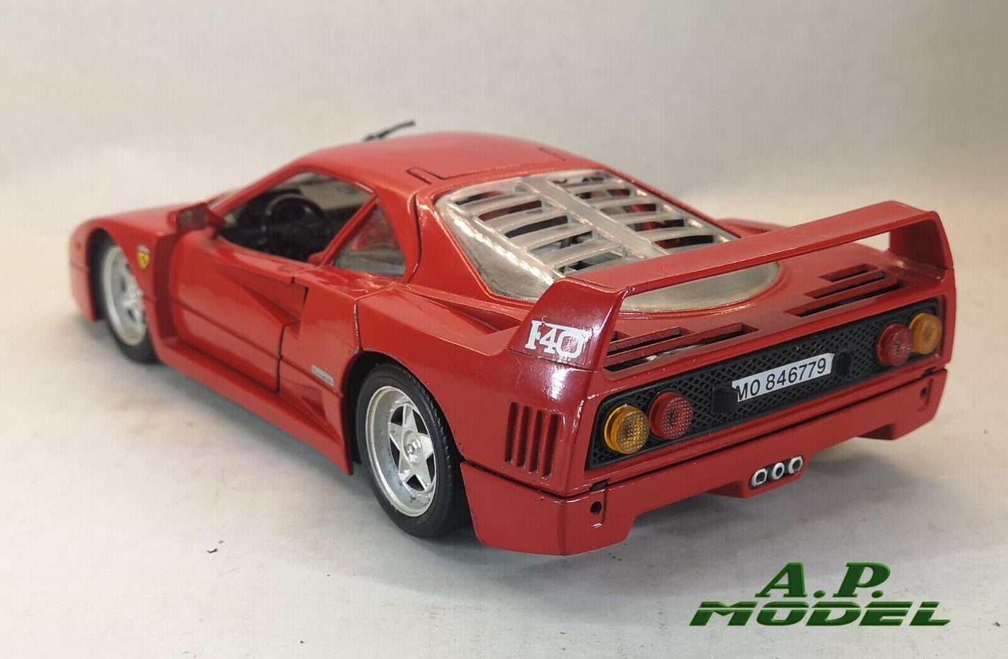 modellino ferrari f40 scala 1/18 obsoleto usato modellini auto da collezione usato