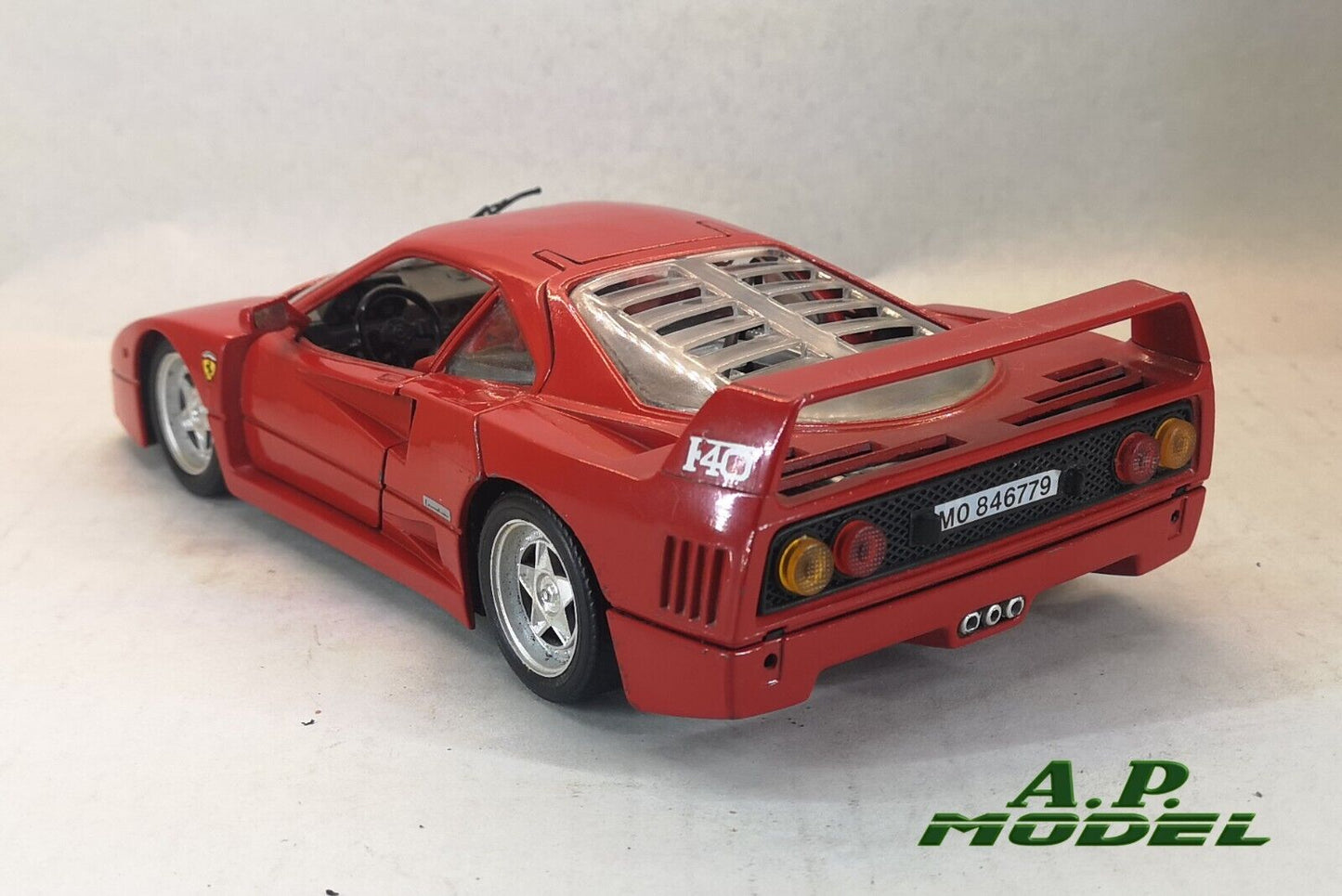 modellino ferrari f40 scala 1/18 obsoleto usato modellini auto da collezione usato