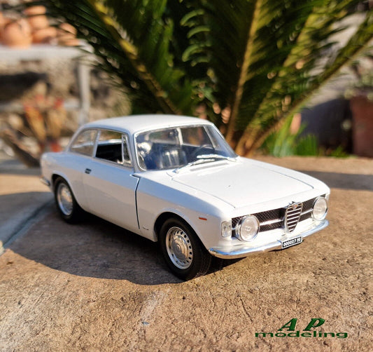 modellino auto 1/24 alfa romeo giulia GT 1300 Junior del 1966 modellini vintage usato