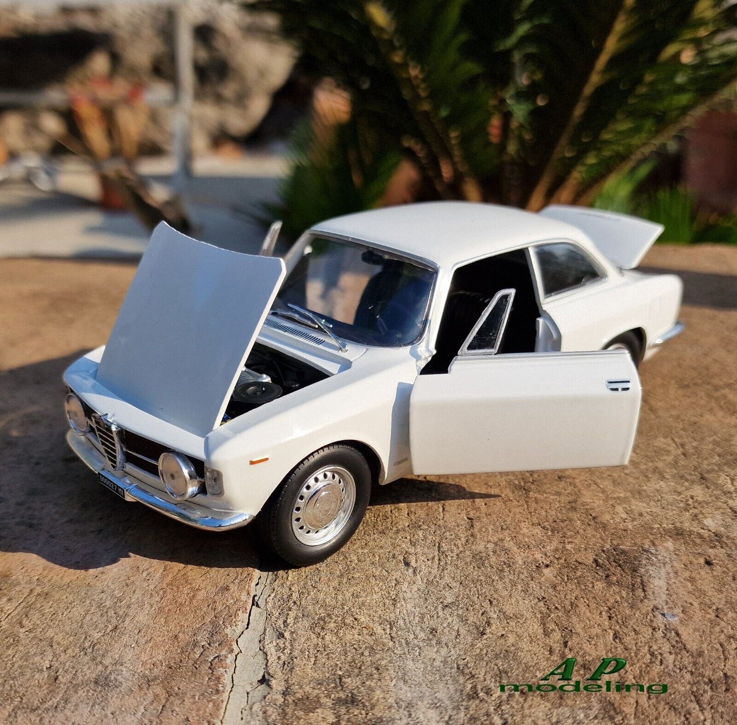 modellino auto 1/24 alfa romeo giulia GT 1300 Junior del 1966 modellini vintage usato