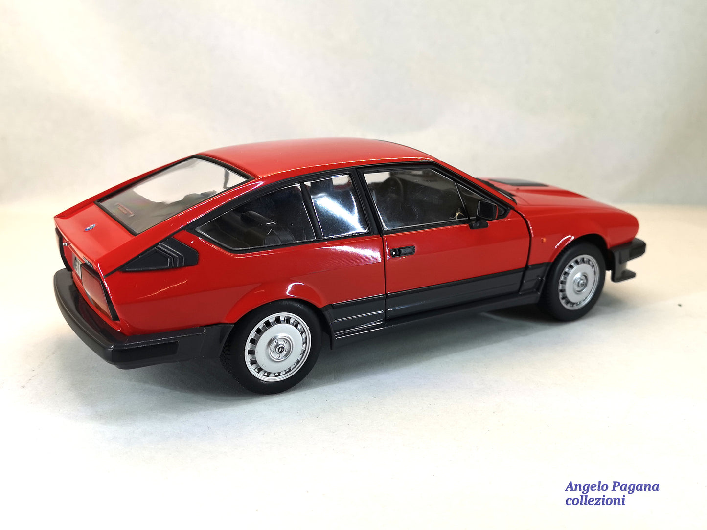 modellino auto 1:18 alfa romeo gtv 6 del 1980 2,5 gtv6 modellini della solido