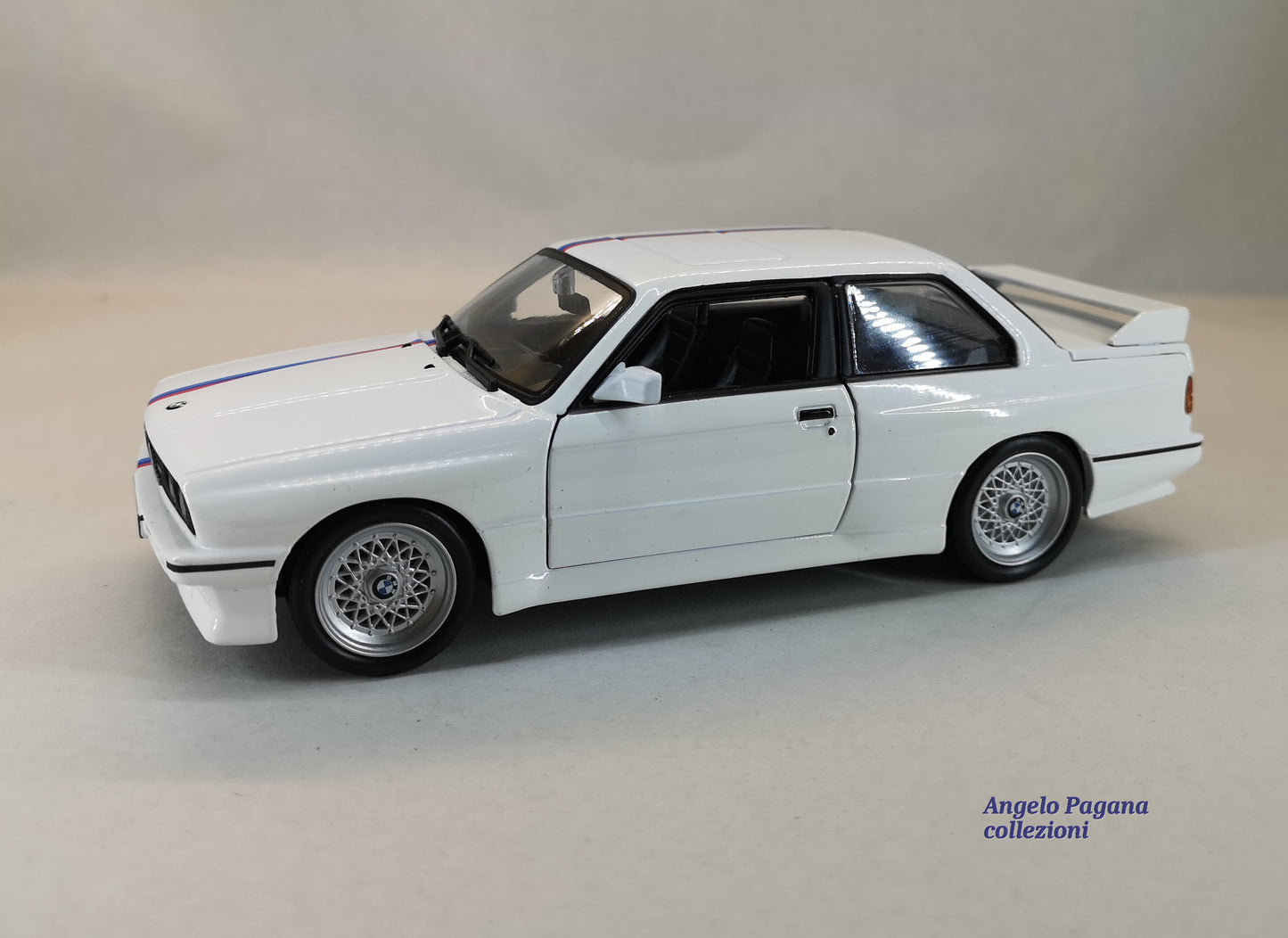 modellini auto vintage 1.24 modellino BMW M3 serie 3 e30 del 1988 bianco burago