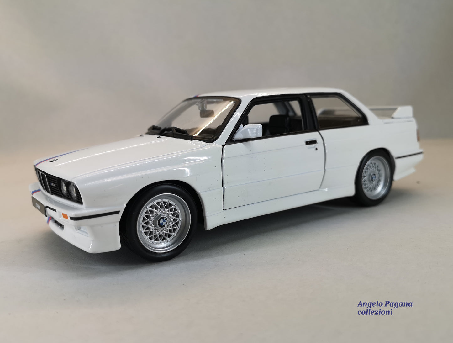 modellini auto vintage 1.24 modellino BMW M3 serie 3 e30 del 1988 bianco burago