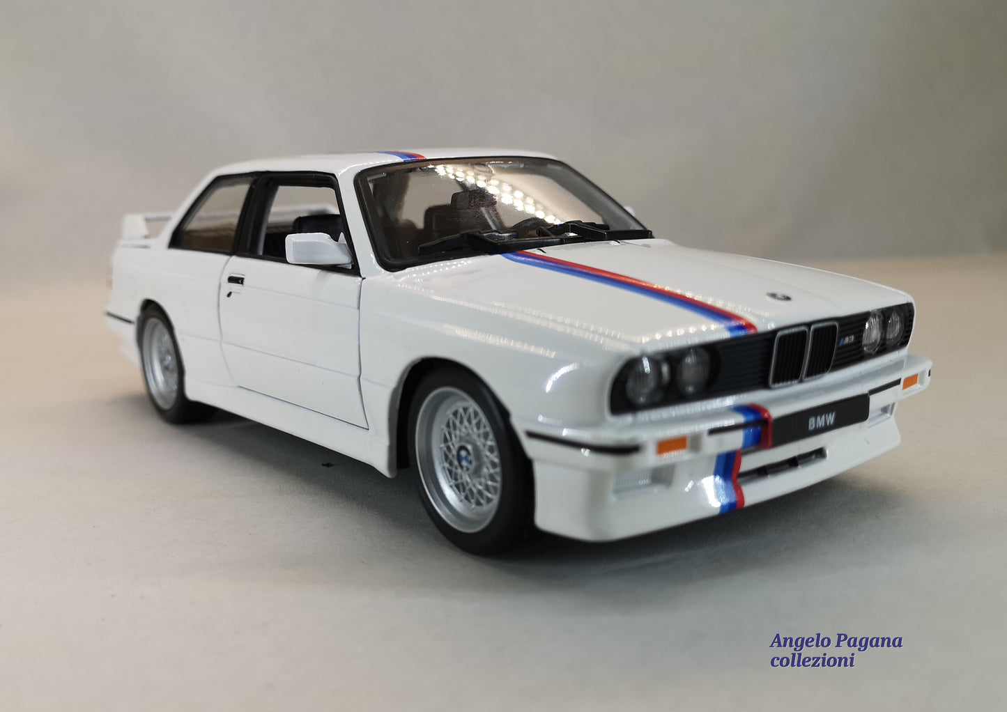 modellini auto vintage 1.24 modellino BMW M3 serie 3 e30 del 1988 bianco burago