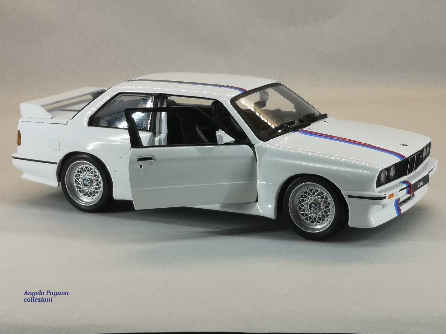 modellini auto vintage 1.24 modellino BMW M3 serie 3 e30 del 1988 bianco burago