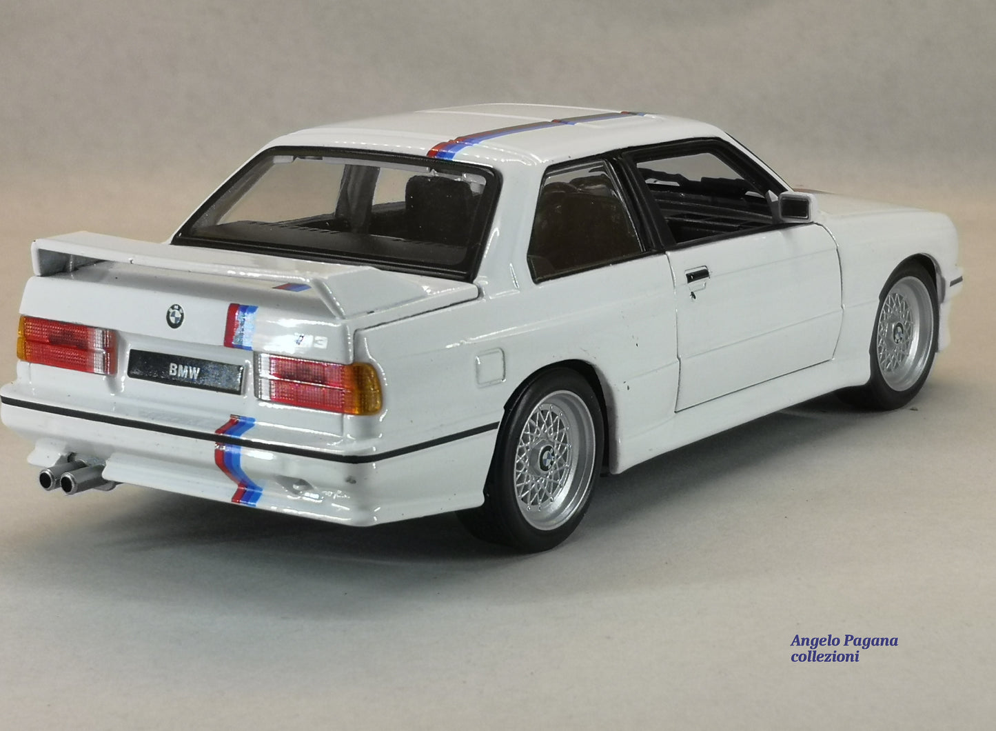 modellini auto vintage 1.24 modellino BMW M3 serie 3 e30 del 1988 bianco burago