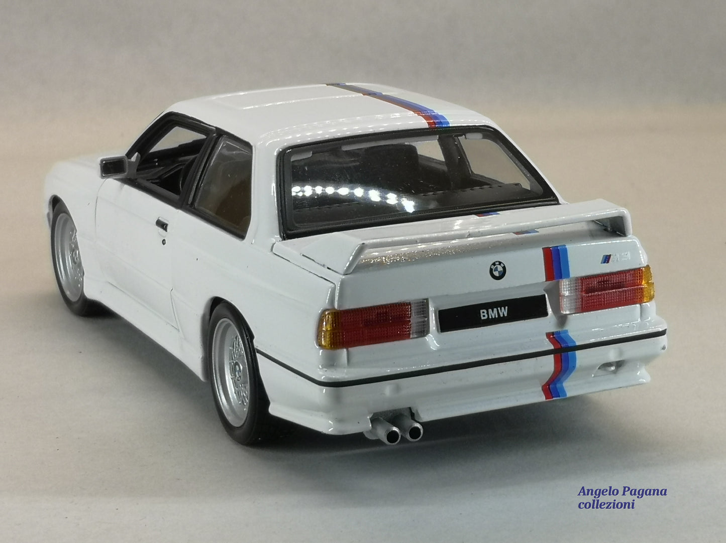 modellini auto vintage 1.24 modellino BMW M3 serie 3 e30 del 1988 bianco burago