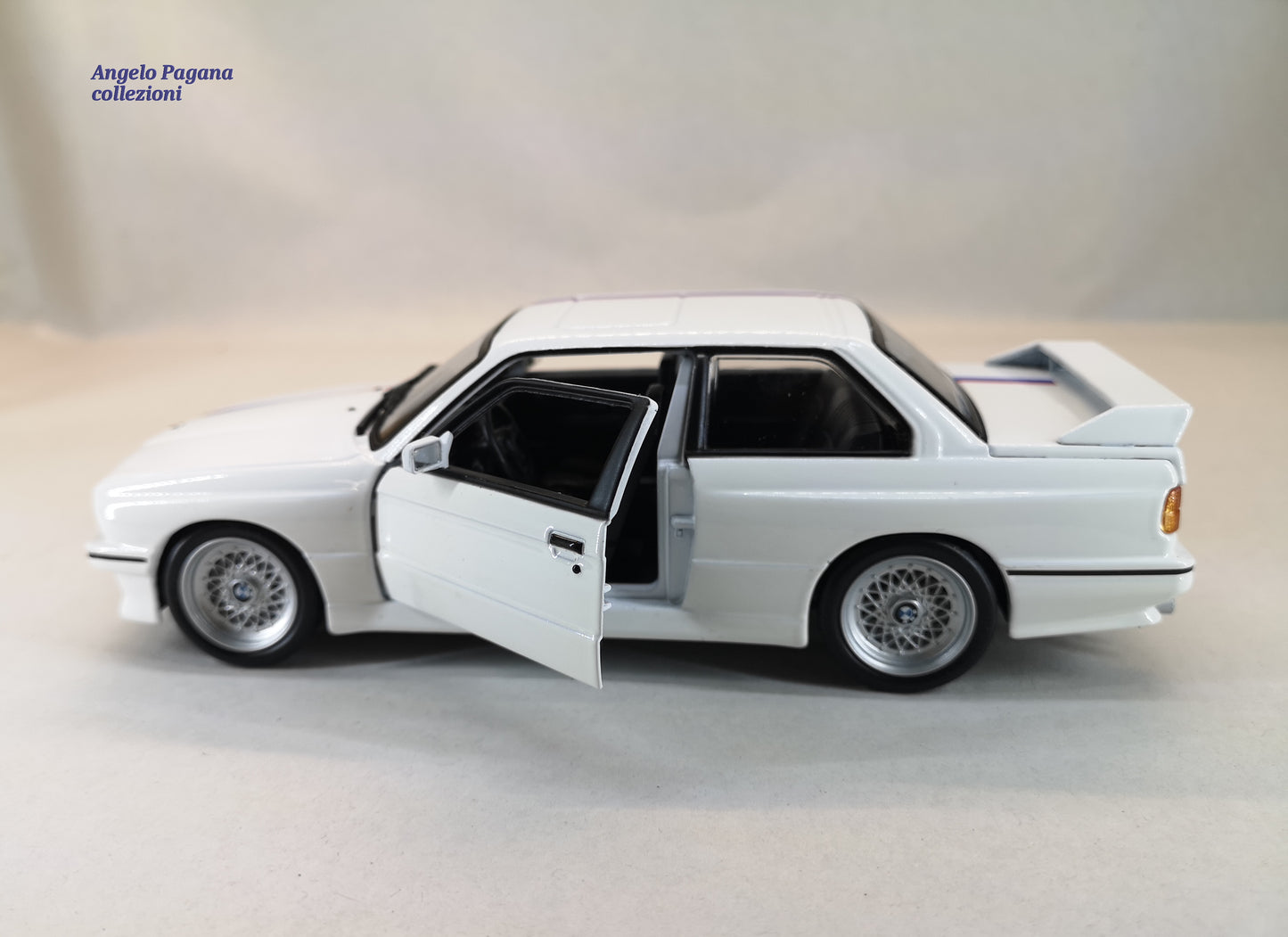 modellini auto vintage 1.24 modellino BMW M3 serie 3 e30 del 1988 bianco burago