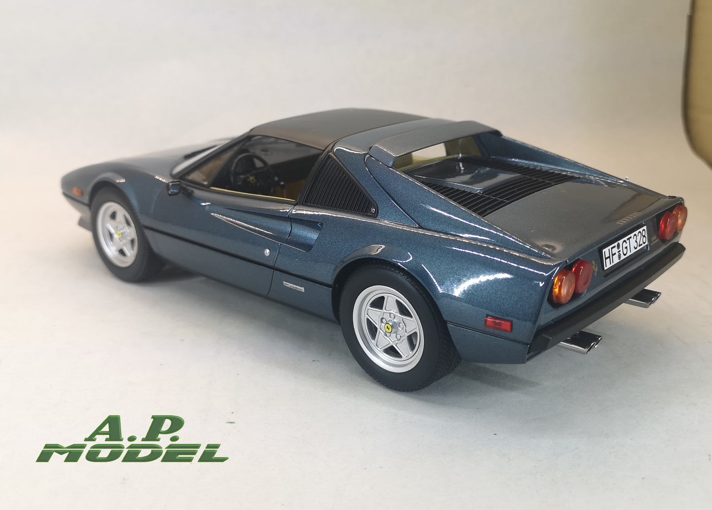 modellino auto 1:18 Ferrari 308 GTS modellini vintage in scala della norev metal