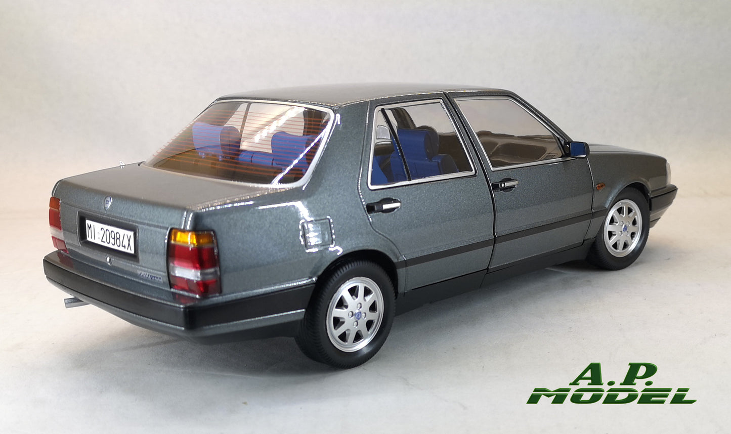 modellino auto 1:18 lancia thema turbo IE 1S del 1984 macchinine die cast