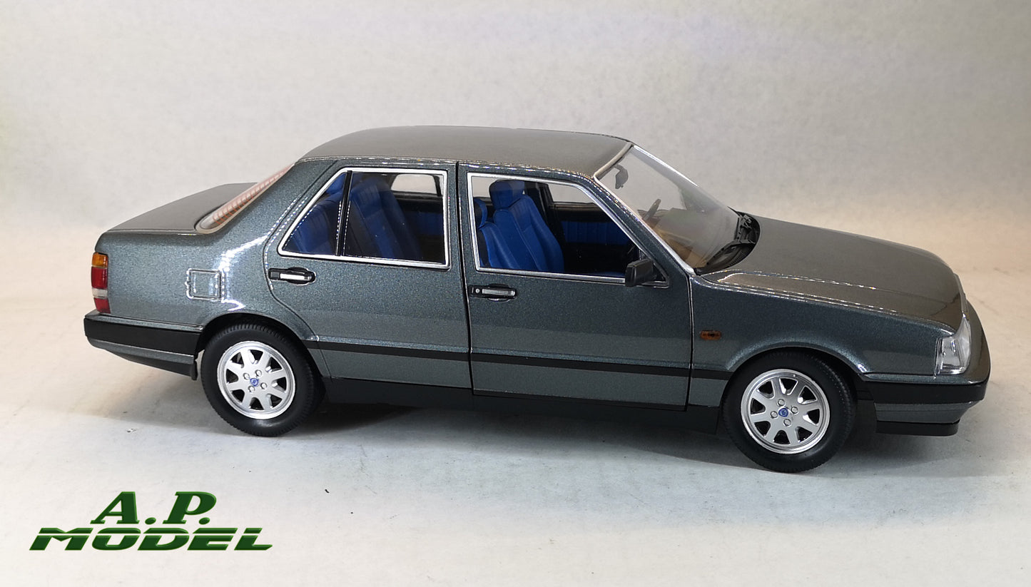 modellino auto 1:18 lancia thema turbo IE 1S del 1984 macchinine die cast