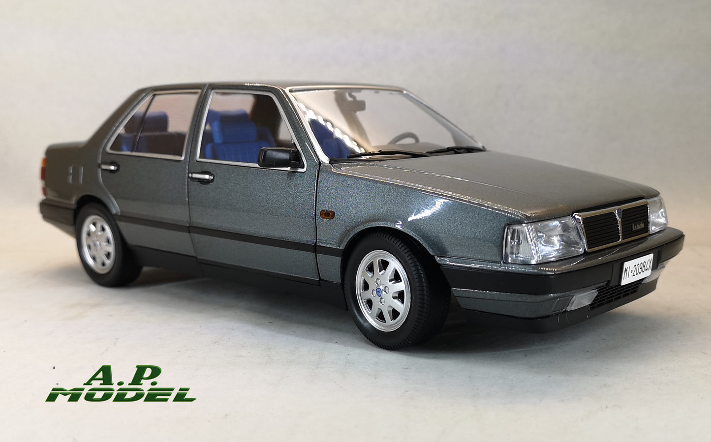 modellino auto 1:18 lancia thema turbo IE 1S del 1984 macchinine die cast