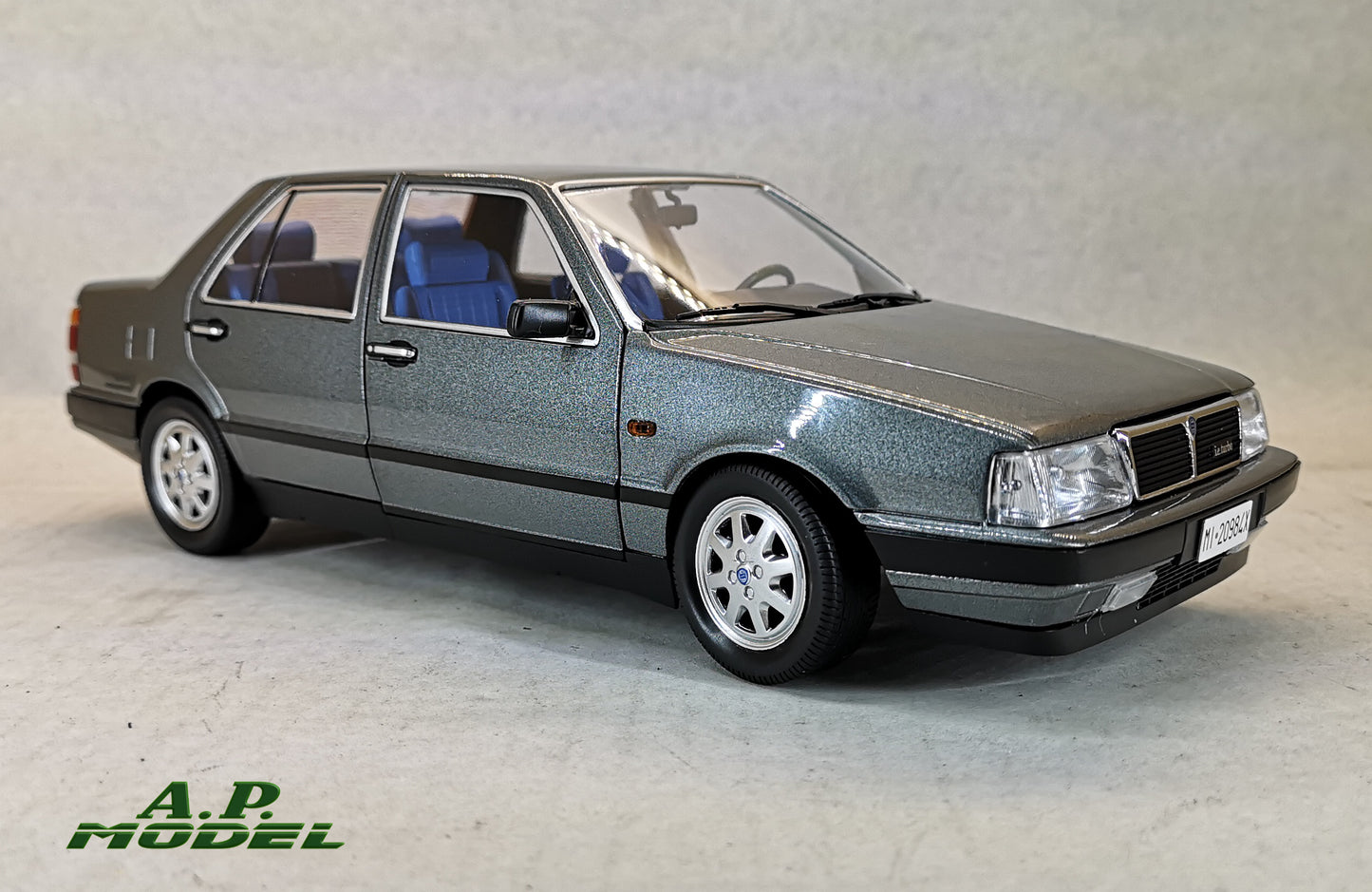 modellino auto 1:18 lancia thema turbo IE 1S del 1984 macchinine die cast