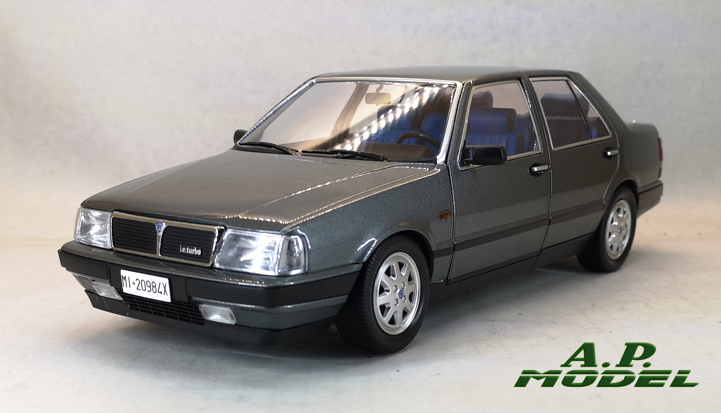 modellino auto 1:18 lancia thema turbo IE 1S del 1984 macchinine die cast