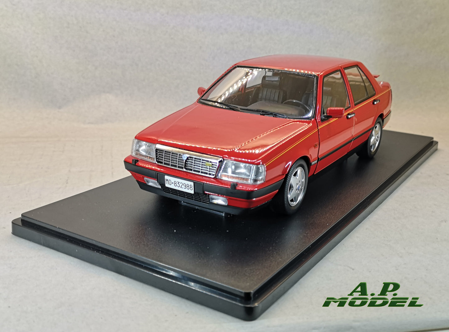 modellino auto 1:18 lancia thema Ferrari 8.32 2S 1988 modellini da collezione