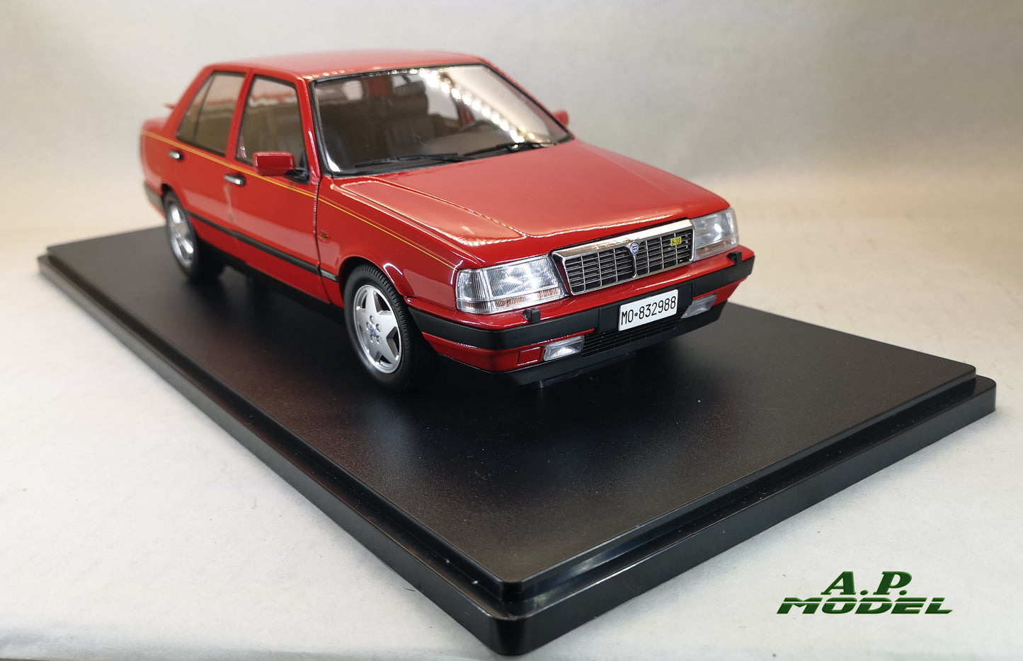 modellino auto 1:18 lancia thema Ferrari 8.32 2S 1988 modellini da collezione