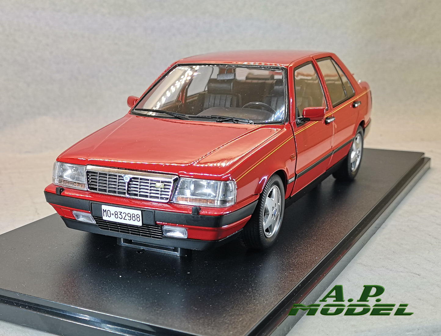 modellino auto 1:18 lancia thema Ferrari 8.32 2S 1988 modellini da collezione