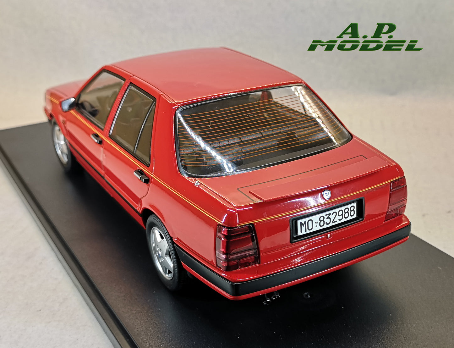 modellino auto 1:18 lancia thema Ferrari 8.32 2S 1988 modellini da collezione