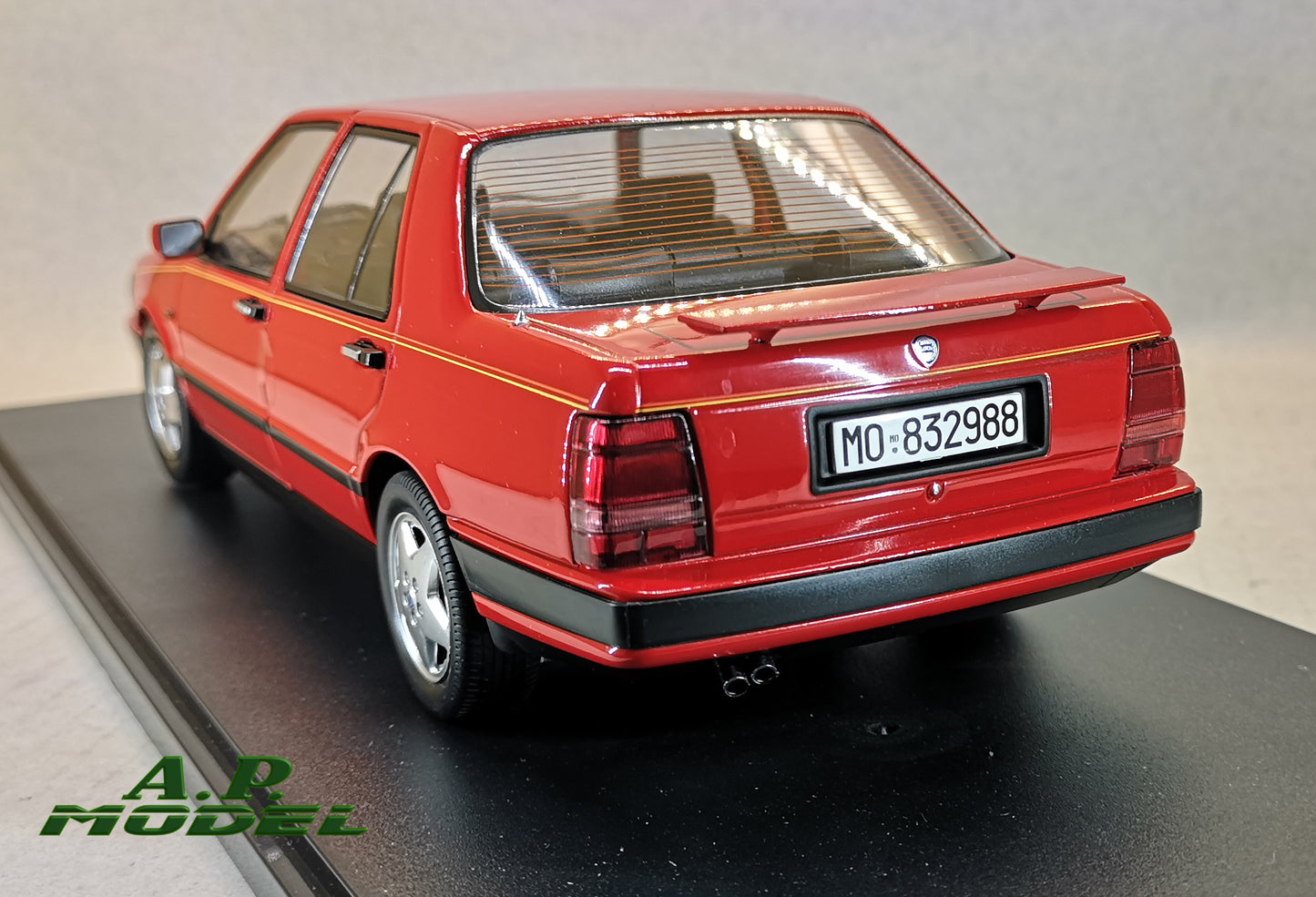 modellino auto 1:18 lancia thema Ferrari 8.32 2S 1988 modellini da collezione